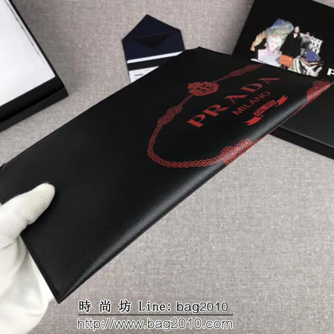 PRADA普拉達 專櫃最新款 摩登態度系列 十字紋牛皮 男士手包 2NG005 DD1823